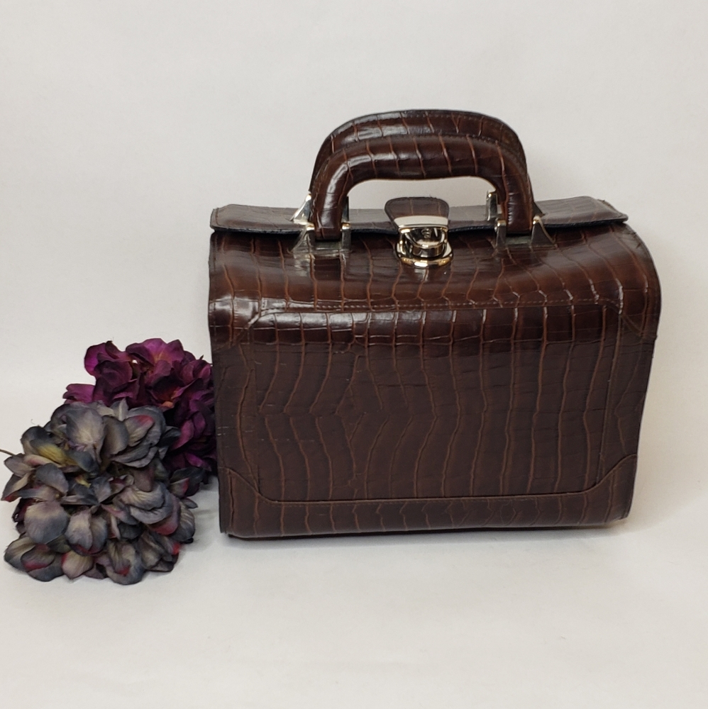 🎁SOLD BOBBI BROWN MAKEUP CASE-- FAUX CROC LEATHER - Picture 1 of 5